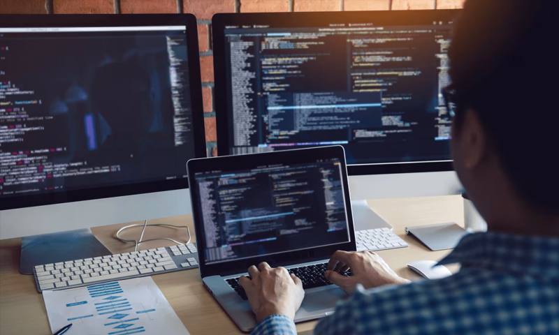 数据科学选型:R与Python如何赋能扶绥县网站建设?